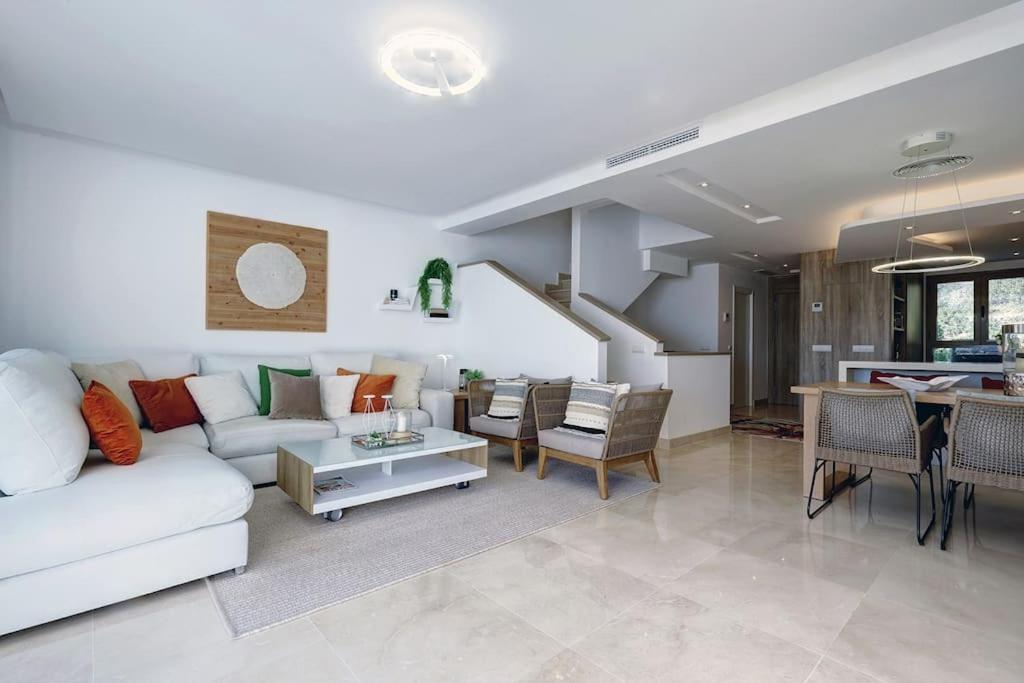 007 Modern 3 Bed Frontline Golf Townhouse In La Cala Golf With Mountain Views Ferienhaus *