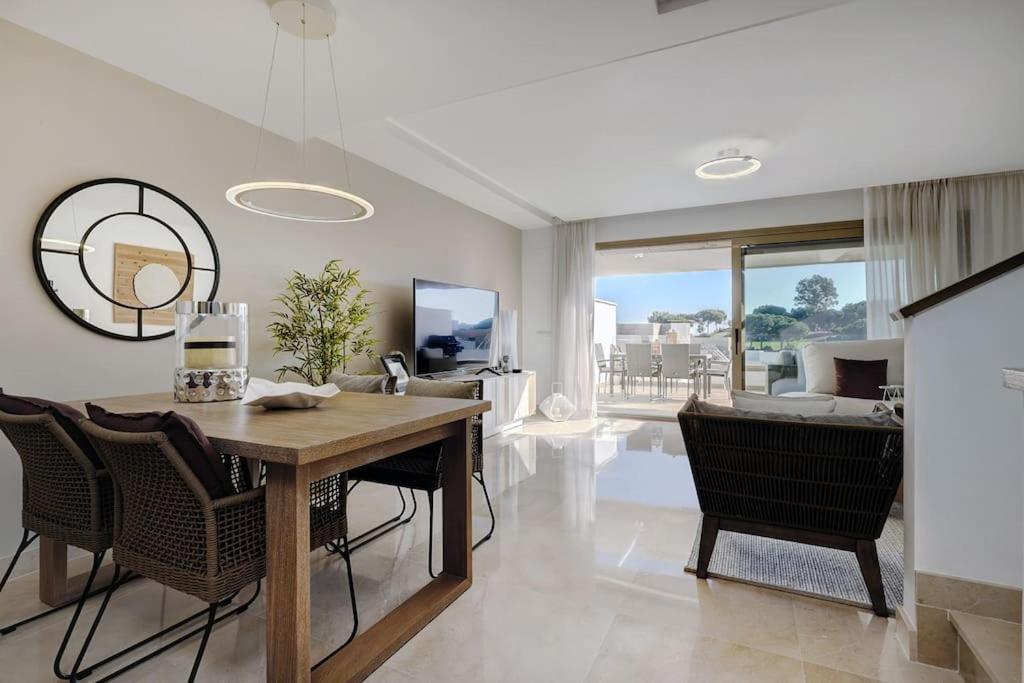 007 Modern 3 Bed Frontline Golf Townhouse In La Cala Golf With Mountain Views Vakantiehuis